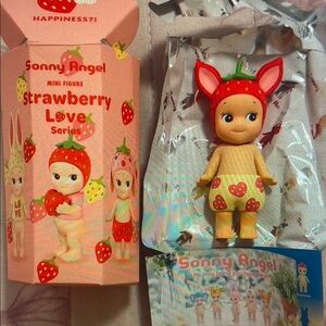 Sonny Angel Strawberry Love Mini Figure